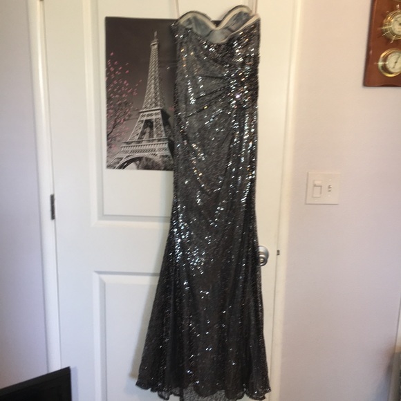 GORGEOUS Silvery Black Strapless Prom Dress! - Picture 4 of 6